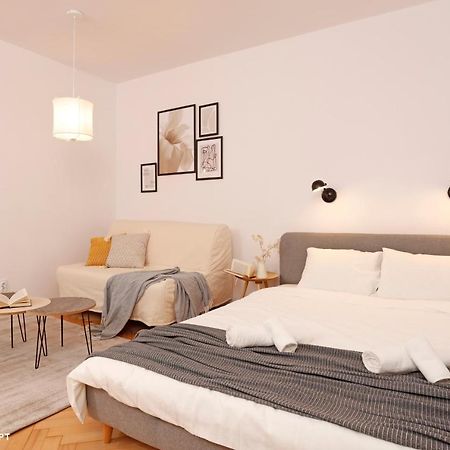 The Pearl Of Drumul Taberei + Netflix Bukarest Eksteriør billede